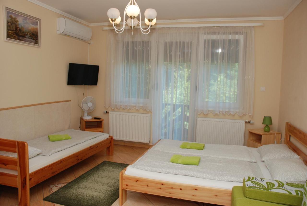 Zoeldike Vendeghaz Hotel Kaposvár Buitenkant foto