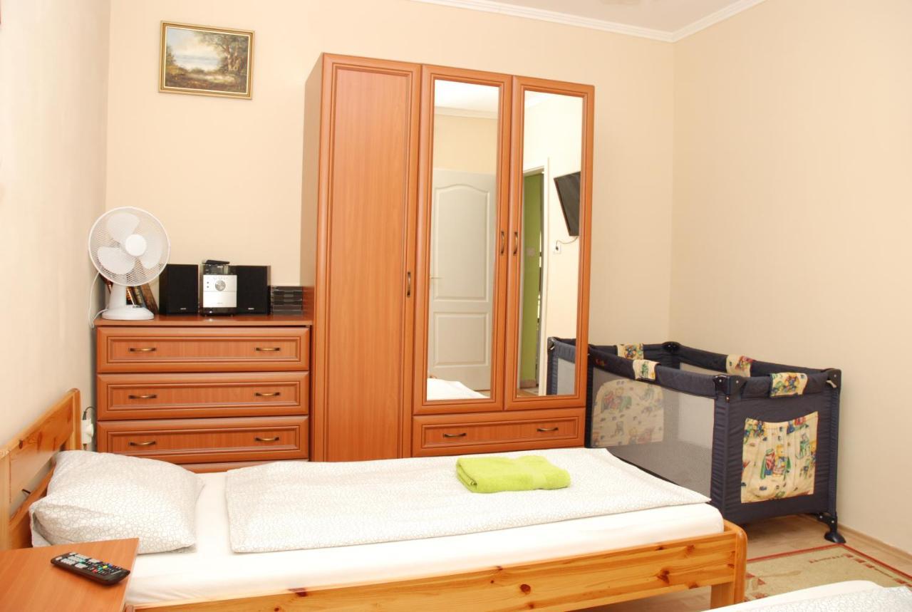 Zoeldike Vendeghaz Hotel Kaposvár Buitenkant foto